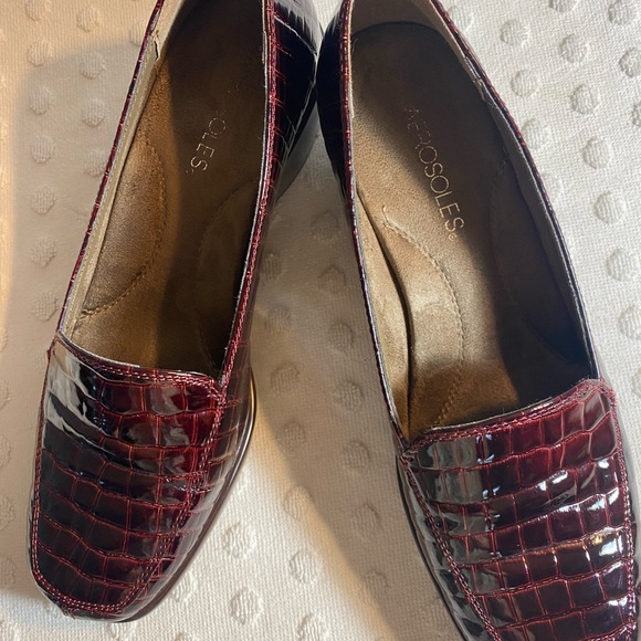 Aerosoles Women's Final Exam Wedge
women's burgundy Crocodile Loafers - Picture 13 of 16
